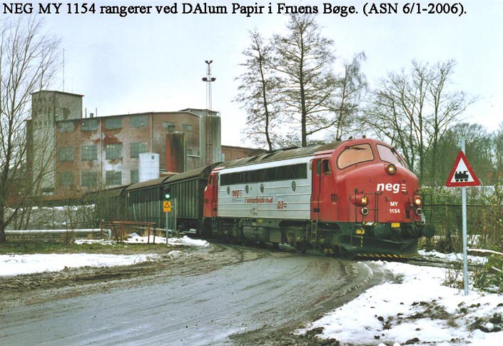 NEG/DJ MY 1154 shunts the wagons at the plant at Fruens Boge (DK) on 6 January 2006 (photo
courtesy and copyright of Allan Stvring Nielsen).